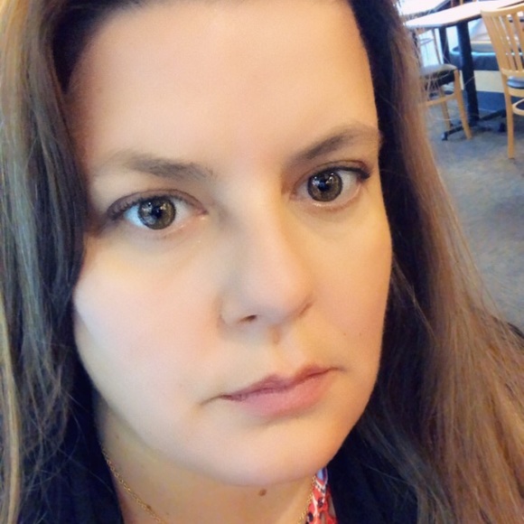 Meet your Posher, Lauren - Picture 1 of 1